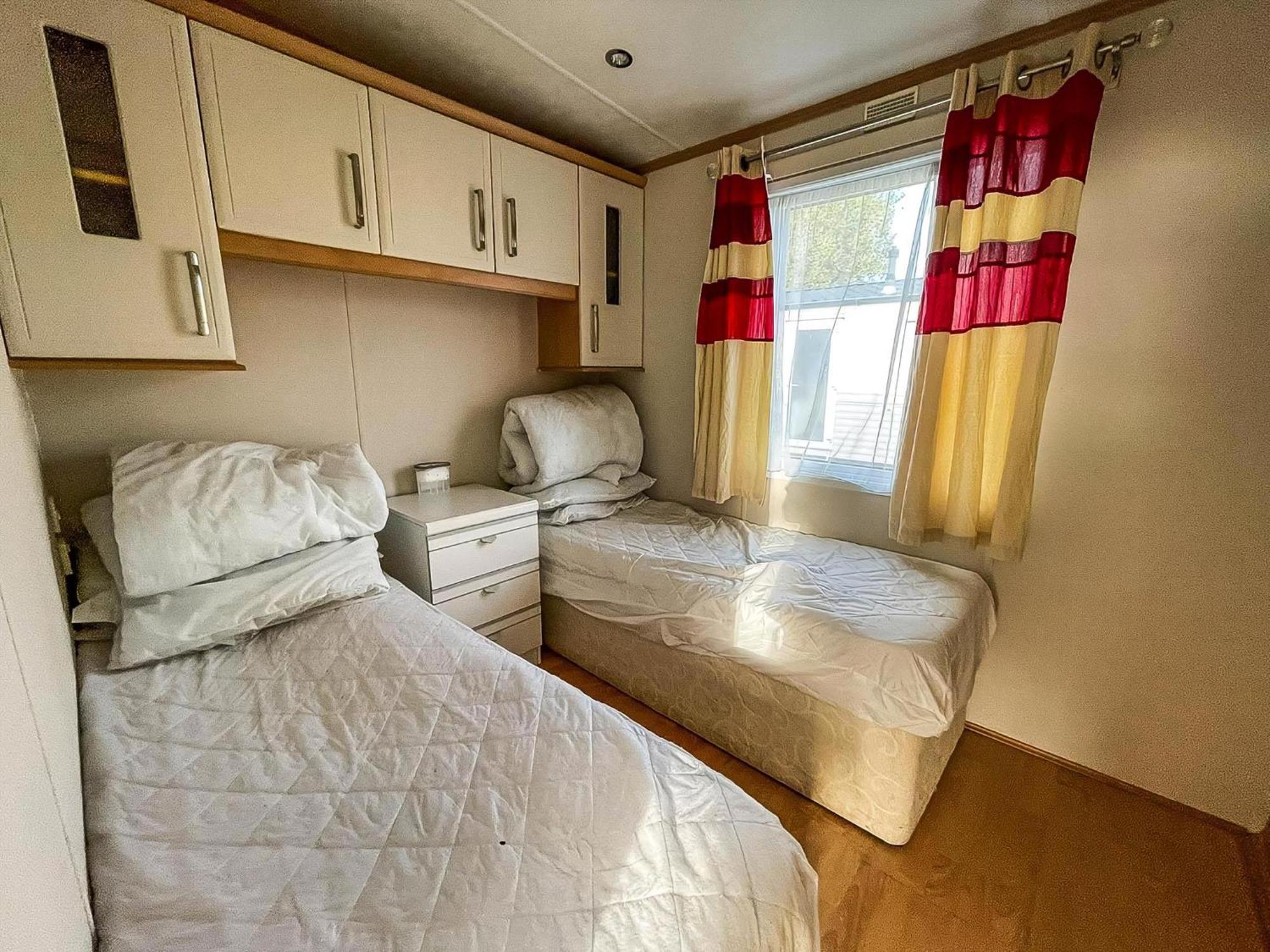 6 Berth Caravan For Hire At Seawick Holiday Park In Clacton-On-Sea Ref 27049Sw Eksteriør billede