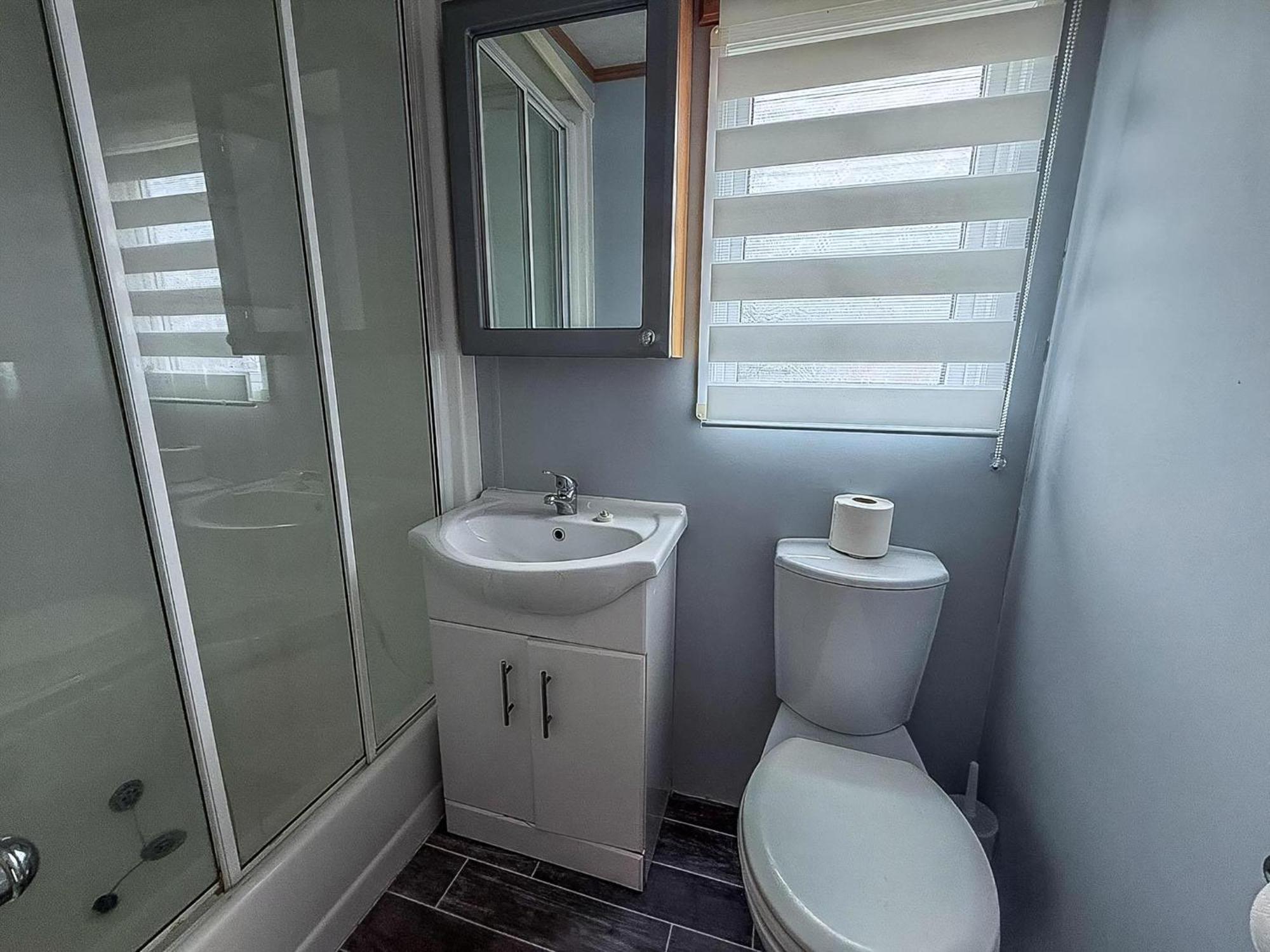 6 Berth Caravan For Hire At Seawick Holiday Park In Clacton-On-Sea Ref 27049Sw Eksteriør billede